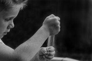 子ども向けプログラミング教室のカリキュラムはどのような内容ですか？