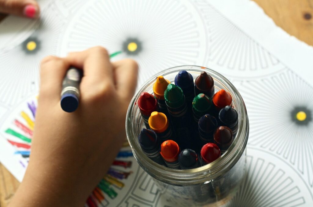 子どもがプログラミングを学ぶことで将来の安定を手に入れる方法は？